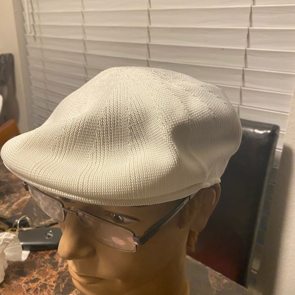 Bee Hat Nen’s White Nylon Knit Newsboy Cabbie Hat Size Small - Picture 9 of 10